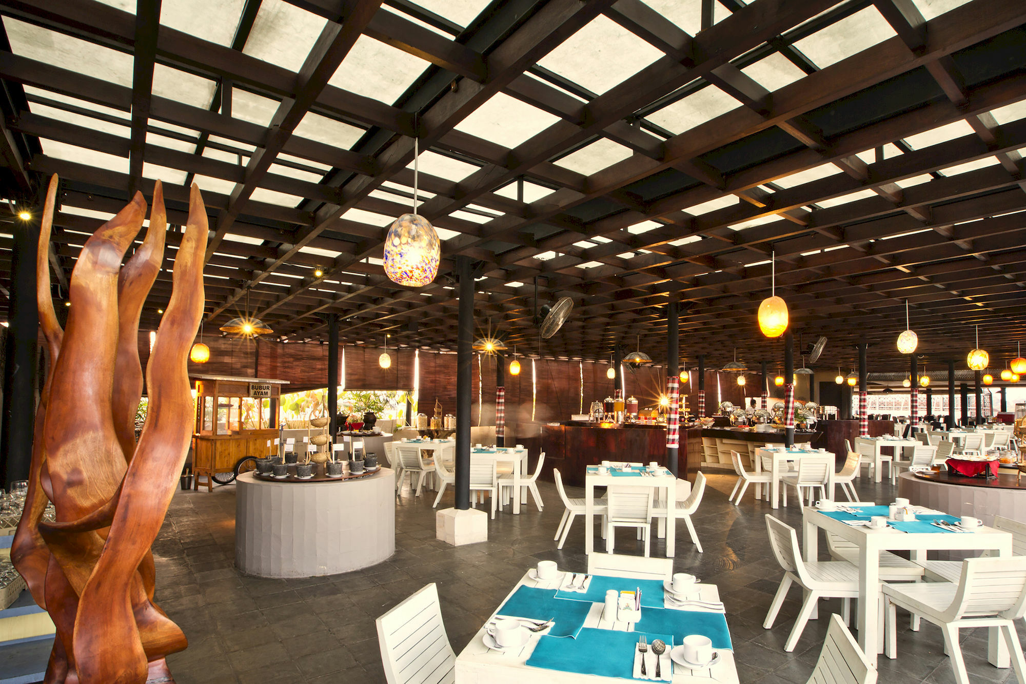 รามาดา บาย วินด์แฮม บาหลี ซันเซ็ตโร้ด กูตา Hotel เซมินยัค ภายนอก รูปภาพ